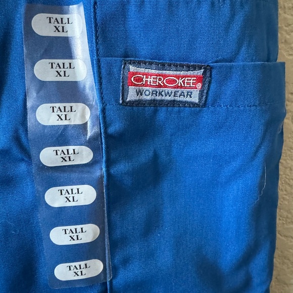 Men’s Scrubs - Picture 2 of 7